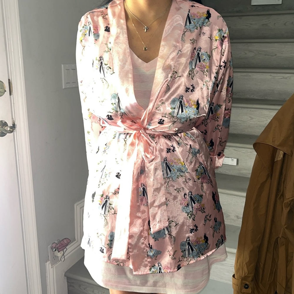 DISNEY STORE SLEEPING BEAUTY WOMEN ROBE PINK SATIN WITH BELT - Picture 2 of 5